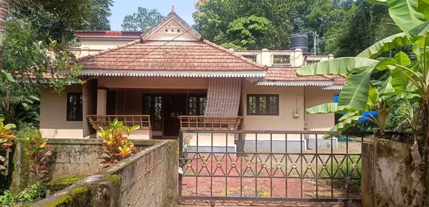 3 Bedroom 1700 Sqft House in 18 Cents of Land for Sale at Kummannoor